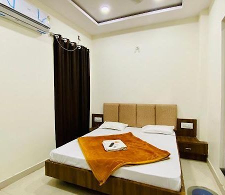 Hotel Soham Palace 乌贾因 外观 照片