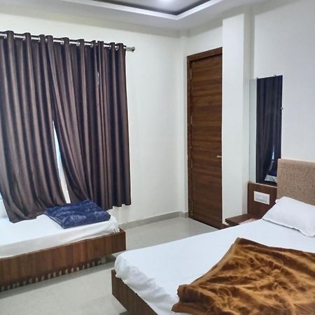 Hotel Soham Palace 乌贾因 外观 照片