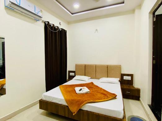 Hotel Soham Palace 乌贾因 外观 照片