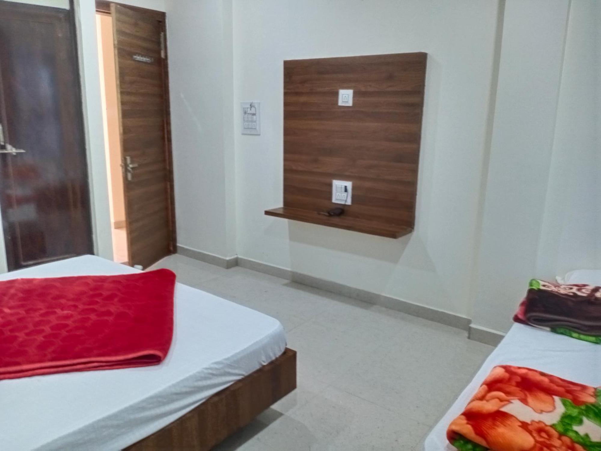 Hotel Soham Palace 乌贾因 外观 照片